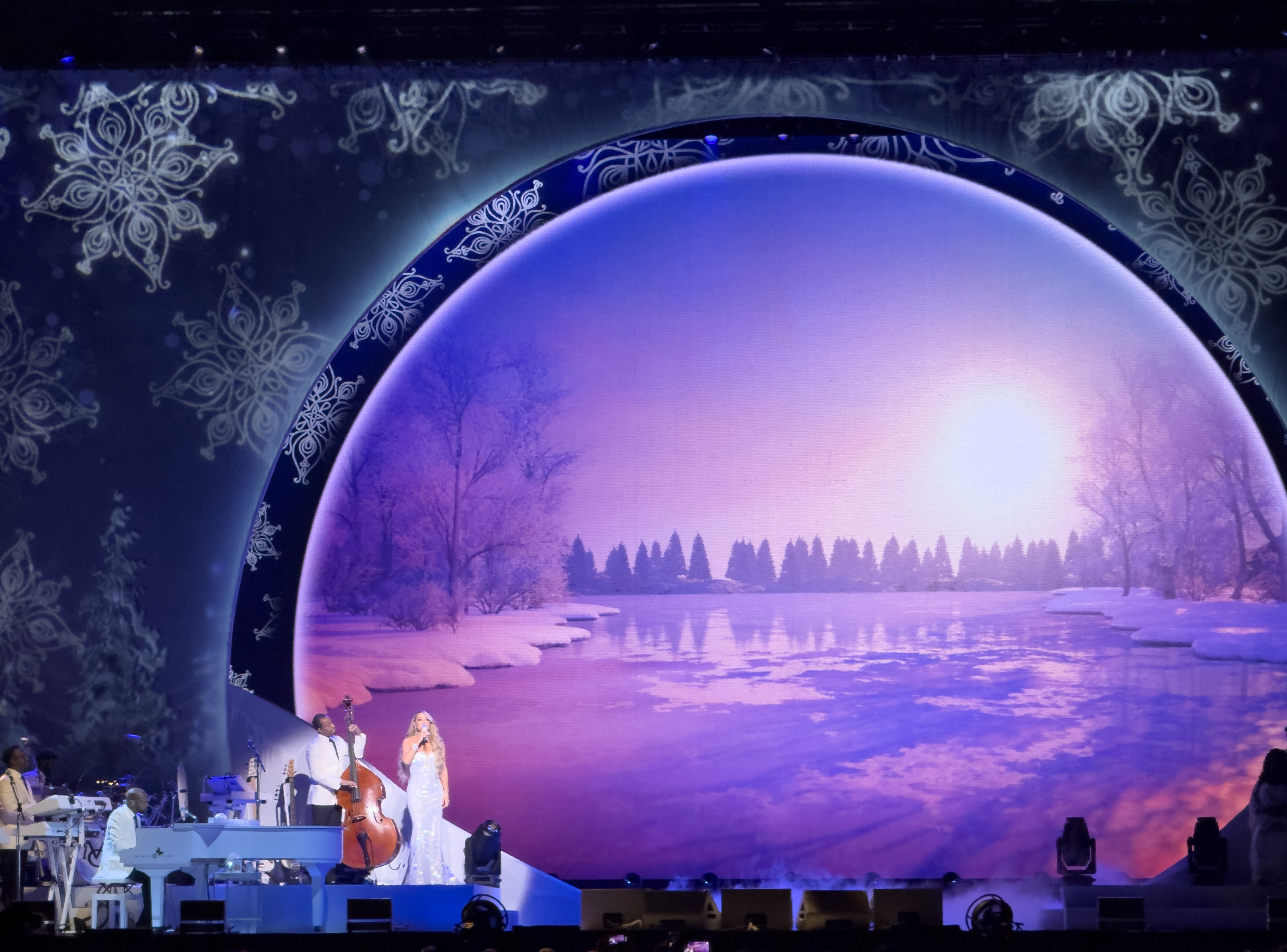 Mariah Carey: Merry Christmas One & All - image 1