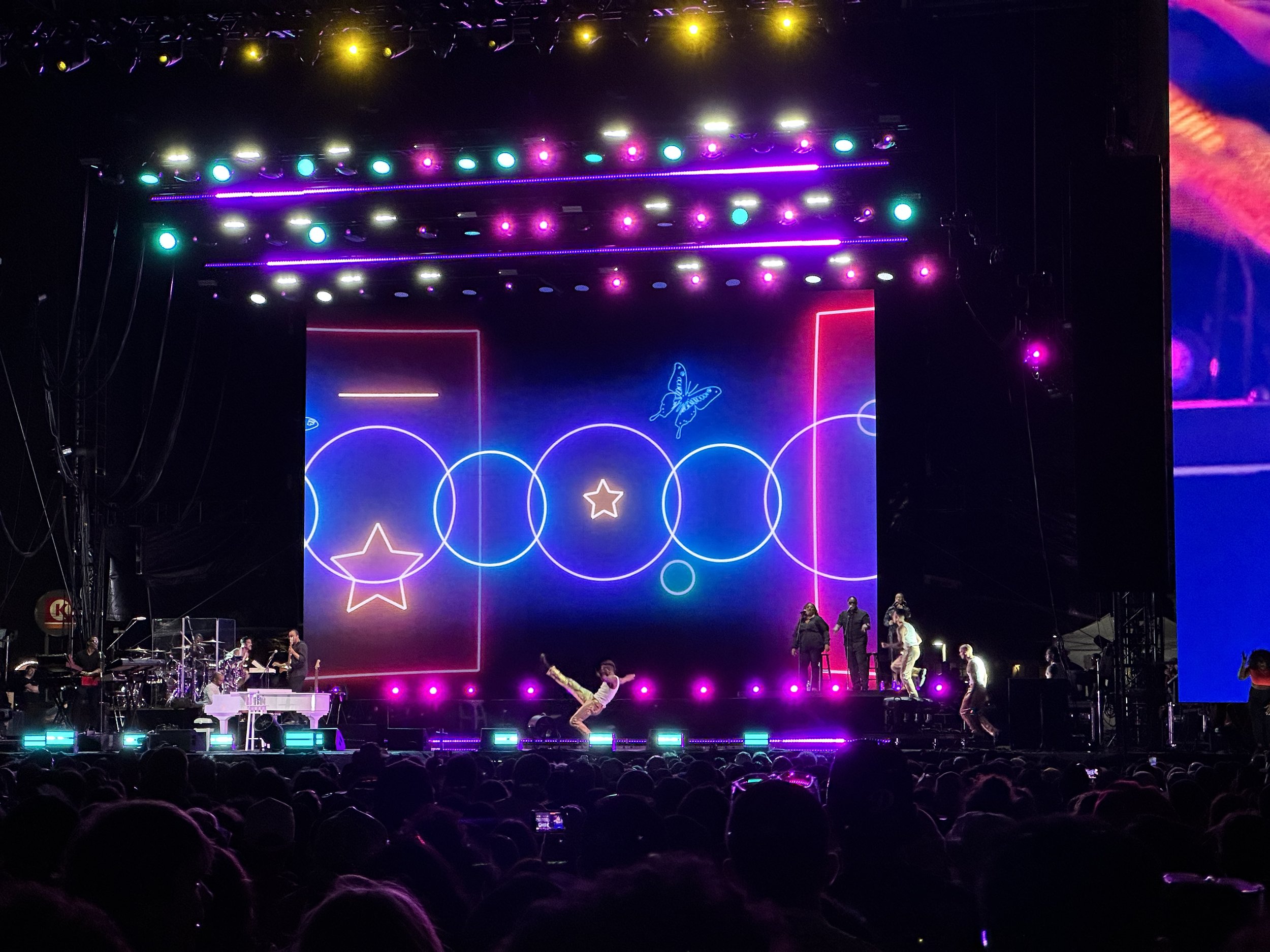 Mariah Carey: Lovers & Friends - image 7